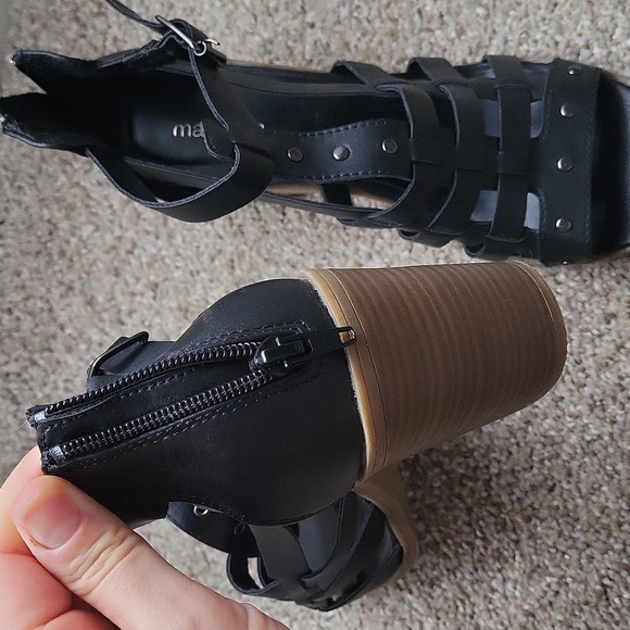 Black strappy heels - Picture 3 of 4